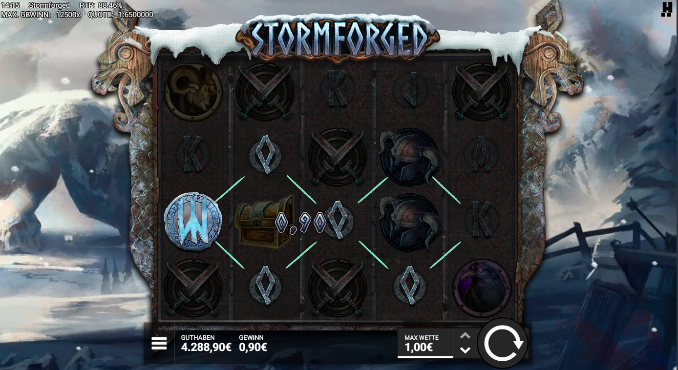 Stormforged-Slot mit W‑Wild, Schatztruhe, Schwertern, Helm, Runen und Rabe.