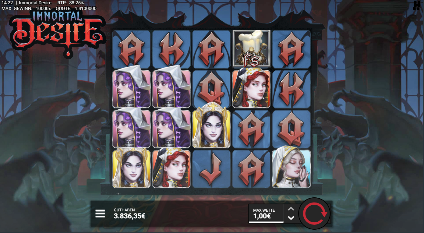 Immortal-Desire-Slot mit Vampir‑Portr&auml;ts, FS‑Symbol, A‑K‑Q‑J‑Symbolen und Gewinnanzeige.