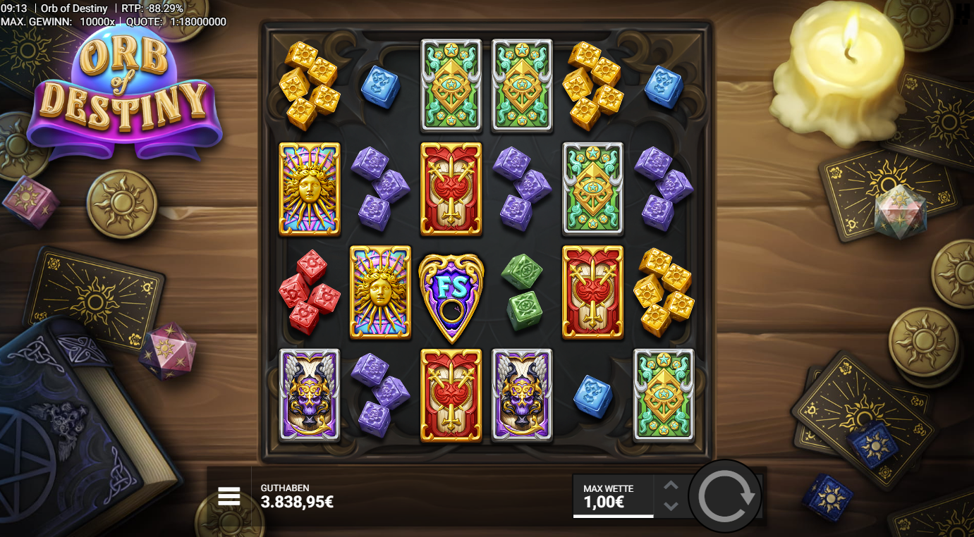 Orb-of-Destiny-Slot mit FS‑Amulett, Tarotkarten, W&uuml;rfeln und goldenen Symbolkarten.