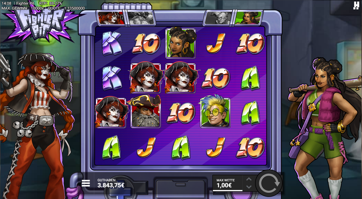 Fighter-Pit-Slot mit K&auml;mpfer‑Portr&auml;ts, Pirat, Buchstaben A‑K‑Q‑J‑10 und Walzen.