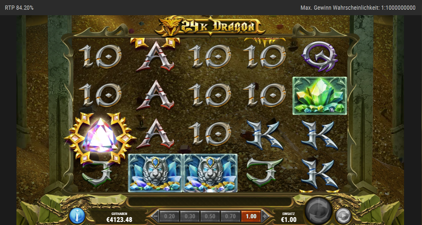 24k-Dragon-Slot mit Wild-Kristall, Drachenk&ouml;pfen, Smaragd, L&ouml;wen, A‑K‑Q‑J‑10‑Symbolen.