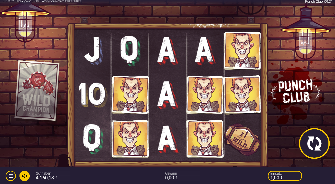 Punch-Club-Slot mit B&ouml;sewicht‑Portr&auml;ts, Multi‑Wild‑G&uuml;rtel, Kartenwerten und Ring‑Wand.