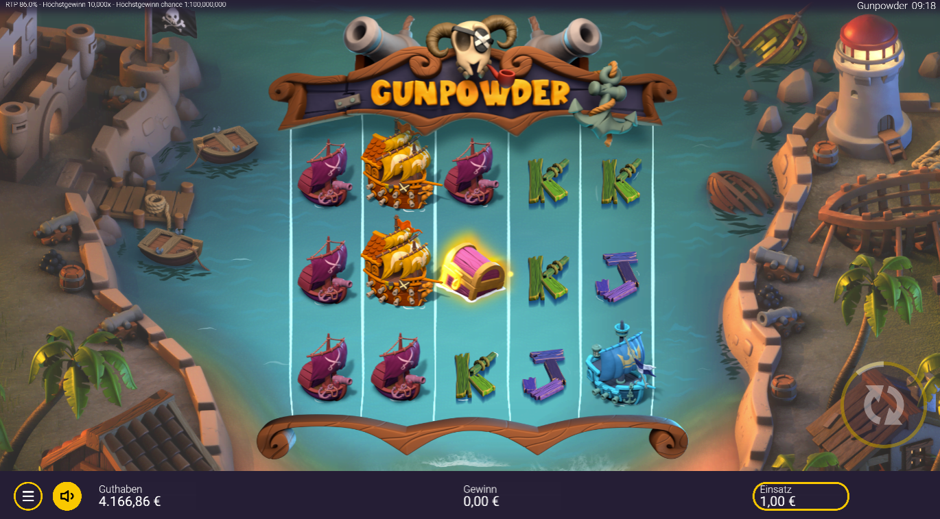 Gunpowder-Slot mit leuchtender Schatztruhe, Piratenschiffen, Holzbrettern und Buchstaben.