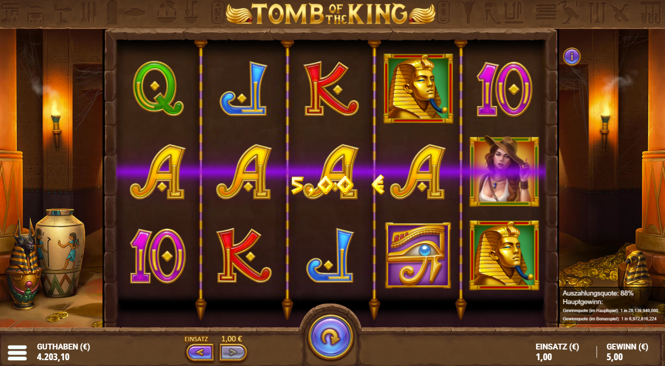 Tomb-of-the-King-Slot mit Sphinx‑Symbolen, Buchkarten, Falken‑Amulett, Auge‑Symbol und A‑Linie.