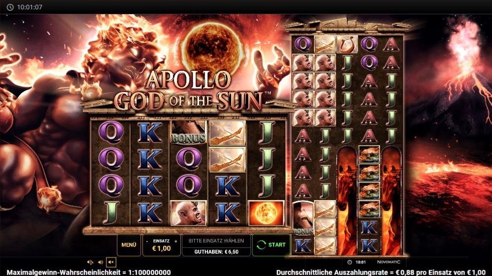 Slot-Spiel &bdquo;Apollo God of the Sun&ldquo; mit zwei Walzensets, Symbolen wie Buchstaben, Pferd, Schwert und Apollo-Figur; Gewinnanzeige unten