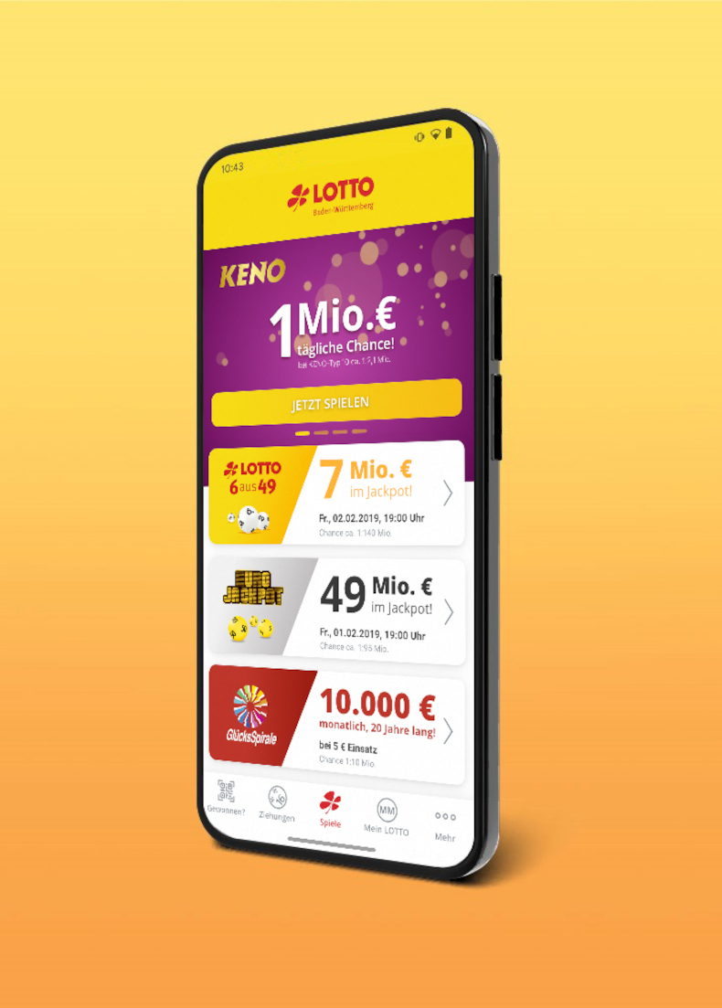 Ein Smartphone ist leicht schräg mittig auf einem gelb-orangenem Hintergrund abgebildet. Das Handy zeigt die Lotterien KENO, LOTTO 6aus40, Eurojackpot und GlückSpirale als Übersicht in der Lotto BW-App.