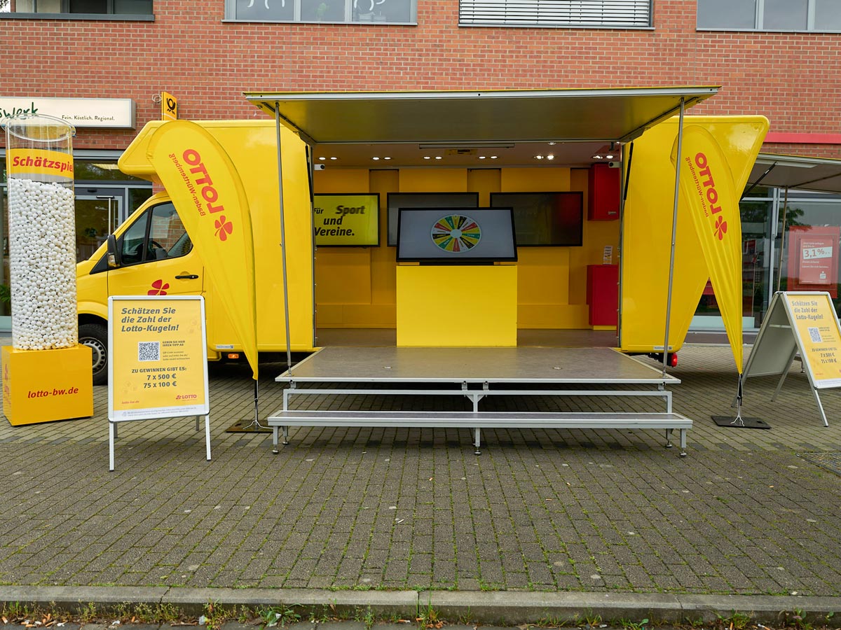 Blick auf das offene Lotto-Mobil