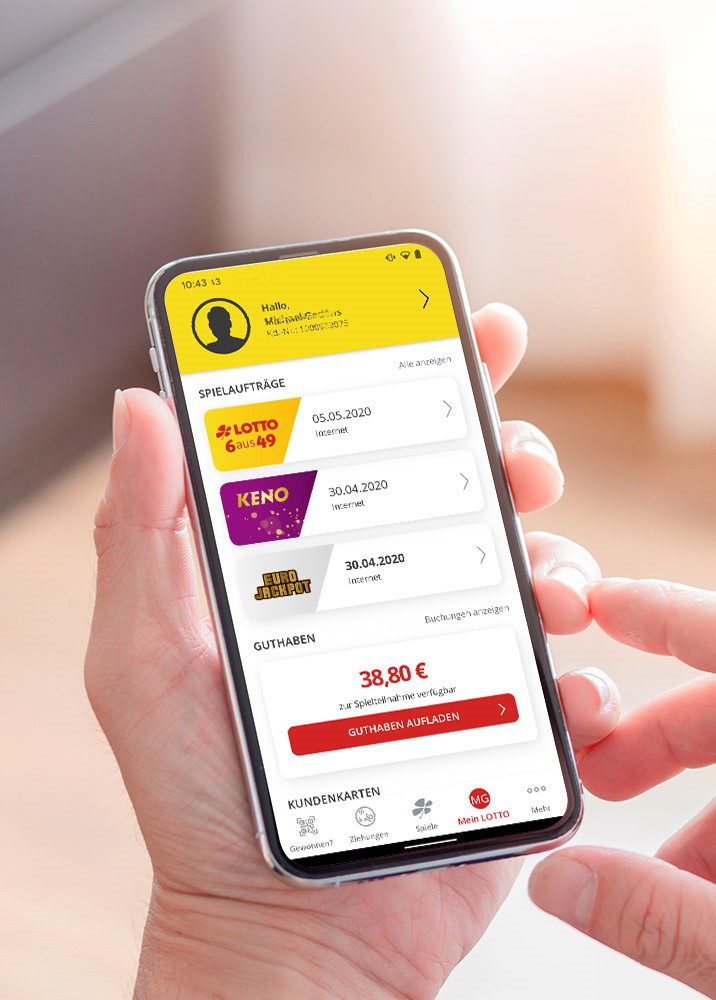 Eine Hand hält ein Smartphone. Auf dem Handy ist der Mein LOTTO Bereich der Lotto Baden-Württemberg App abgebildet.