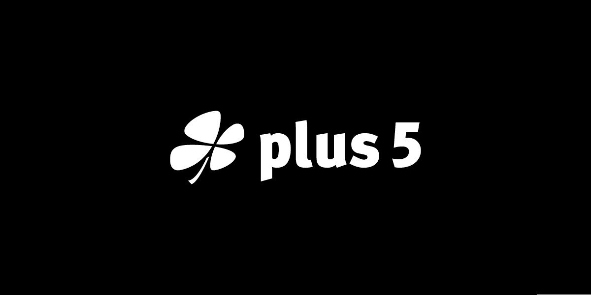 Logo plus 5 auf schwarzem Hintergrund