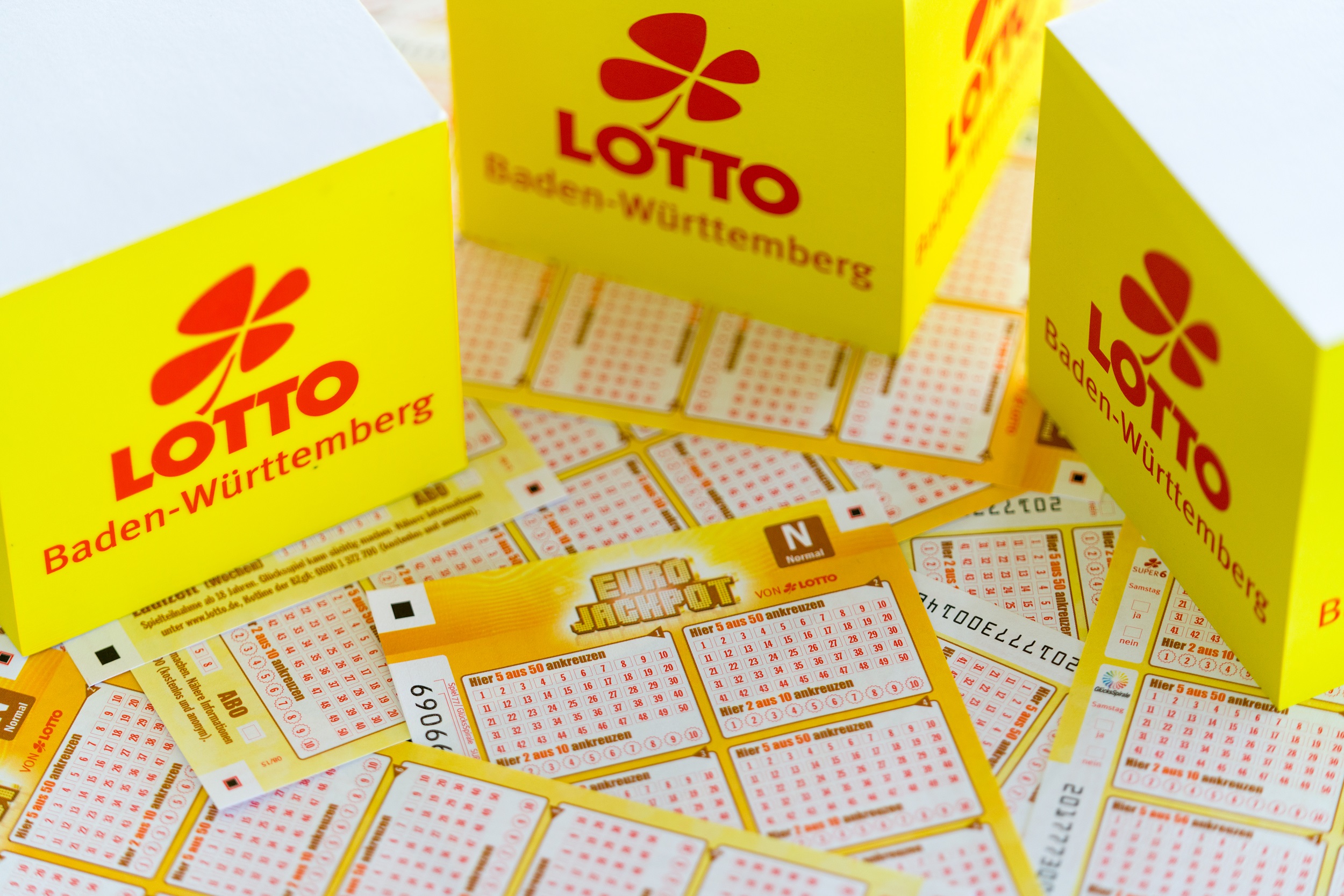 Lotto Jackpot Bw