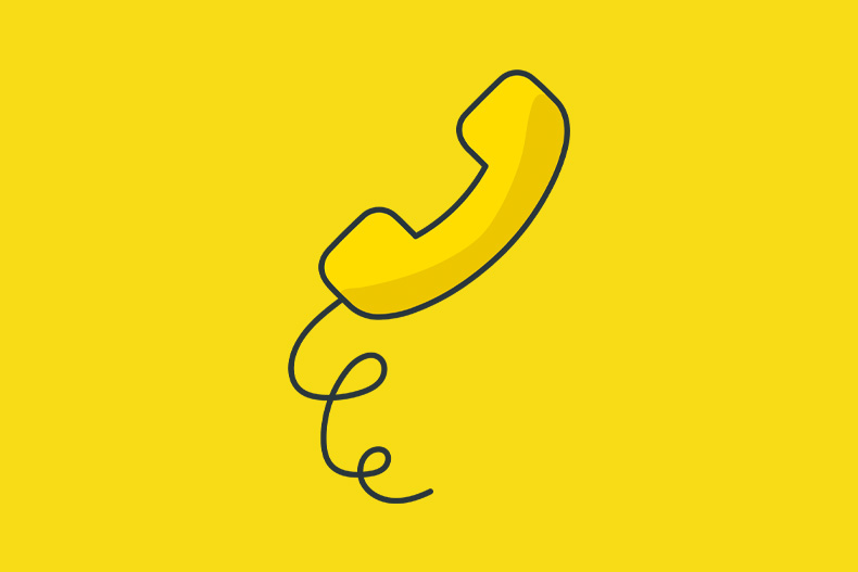 Telefonhörer mit spiralförmigem Kabel auf gelbem Grund